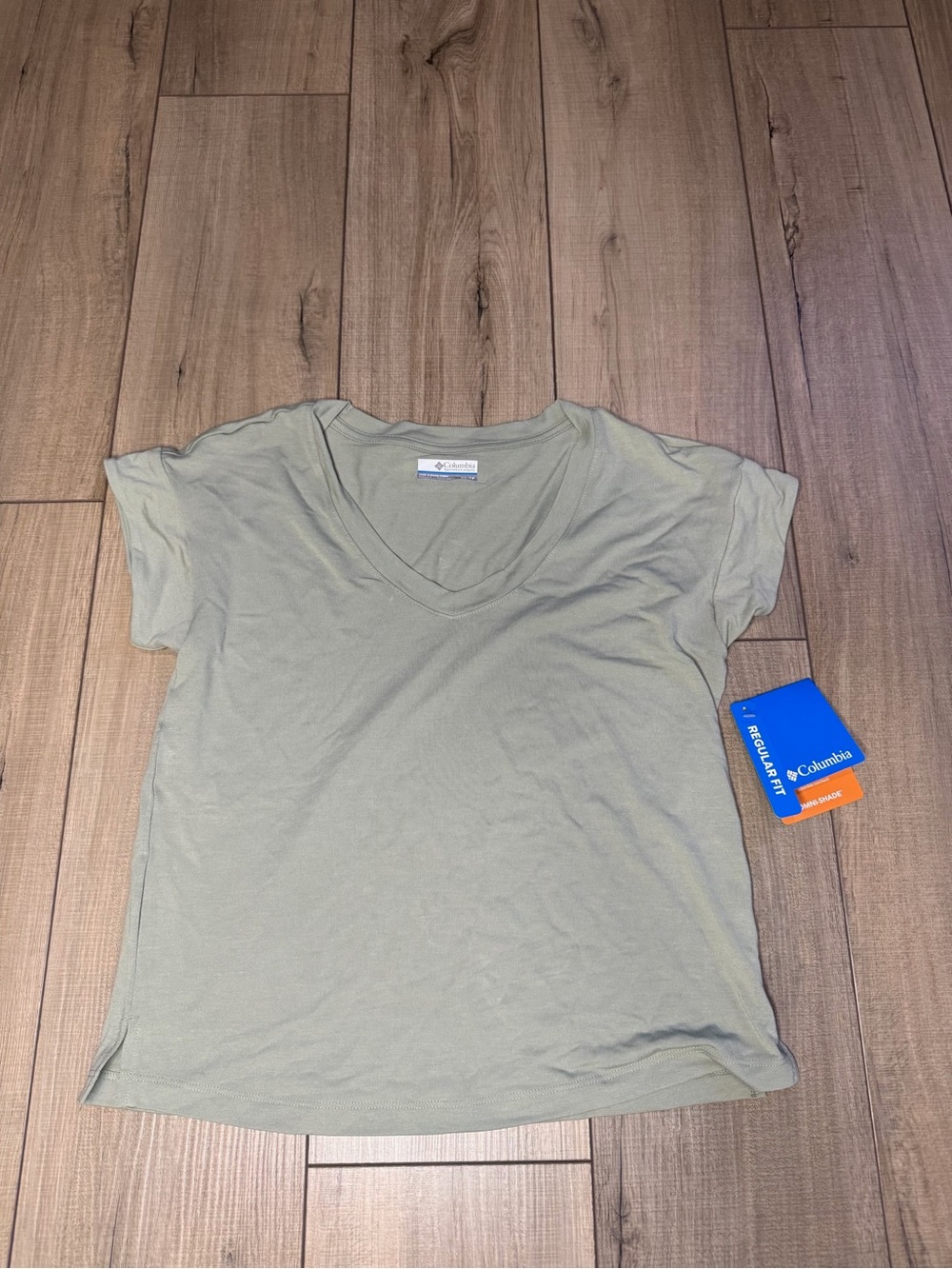 Columbia Daniela Falls V-Neck Tee XS Sage Green Omni - Shade NWT $50
